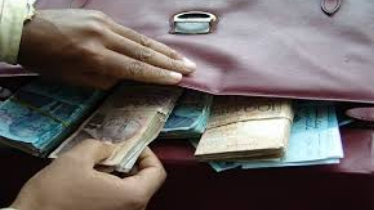 إدانة حارس مؤسسة بنكية بخمس سنوات سجنا نافذ على خلفية تورطه في اختلاس أموال زبناء الوكالة البنكية