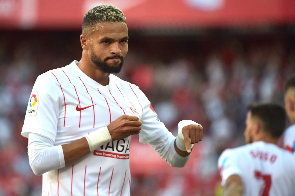 Sevilla's Moroccan forward Youssef En-Nesyri celebrates after scoring a goal during the Spanish League football match between Sevilla FC and RCD Espanyol at the Ramon Sanchez Pizjuan stadium in Seville on September 25, 2021. (Photo by CRISTINA QUICLER / AFP)