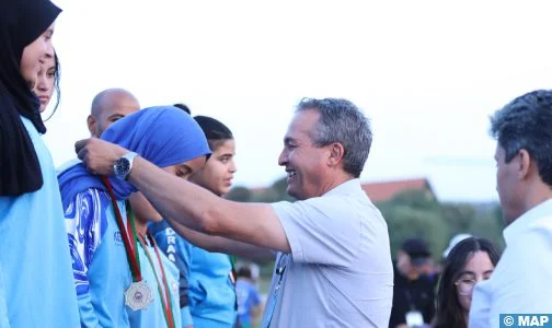 إفران.. توزيع الجوائز على الفائزين في البطولة الوطنية المدرسية الخاصة بالتعليم الابتدائي والمراكز الرياضية وسباق التوجيه
