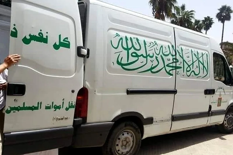 مصرع عامل إثر وقوع صخرة ضخمة على مسكنه