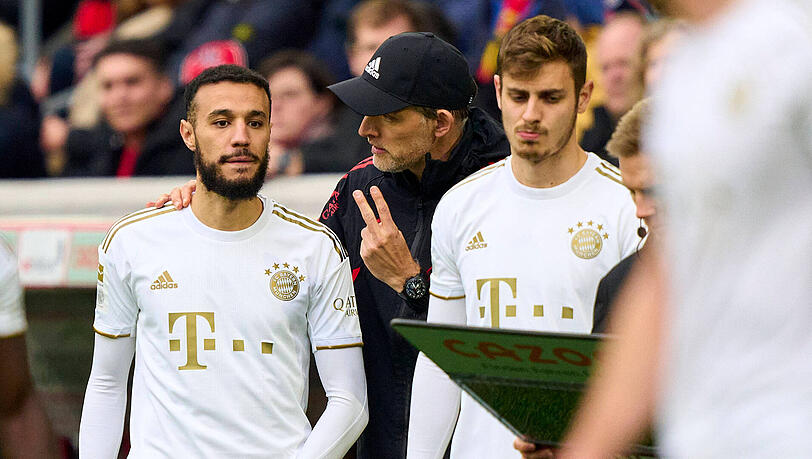 Noussair Mazraoui, FCB 40 Josip STANICIC, FCB 44 Trainer Thomas Tuchel FCB, team manager, headcoach, coach, player change, substitution, Wechsel, Auswechslung, Einwechslung, Spielerwechsel, in the match SC FREIBURG - FC BAYERN MUENCHEN 0-1 1.German Football League on Apr 8, 2023 in Freiburg, Germany. Season 2022/2023, matchday 27, 1.Bundesliga, FCB, BVB, München, 27.Spieltag.