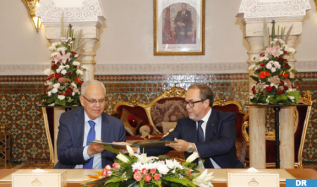 التوقيع اتفاقية بين إدارة الدفاع الوطني وشركة الخطوط الملكية المغربية