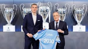 نادي ريال مدريد الإسباني يعلن عن تمديد عقد الحارس الأوكراني أندري لونين حتى يونيو 2030