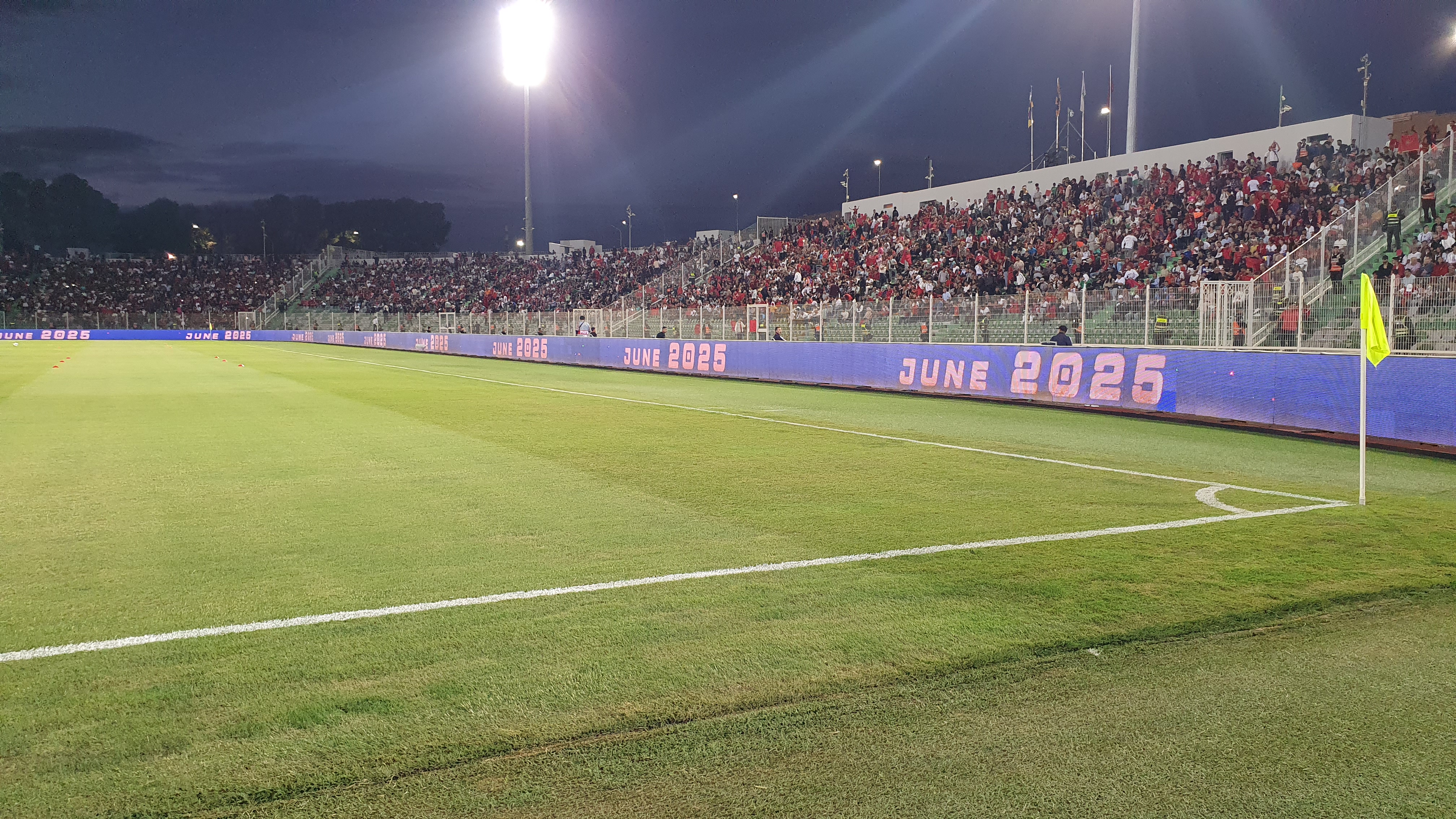 إصلاح اللوحات الإلكترونية في مباراة المنتخب الوطني: استجابة سريعة بعد الخلل السابق