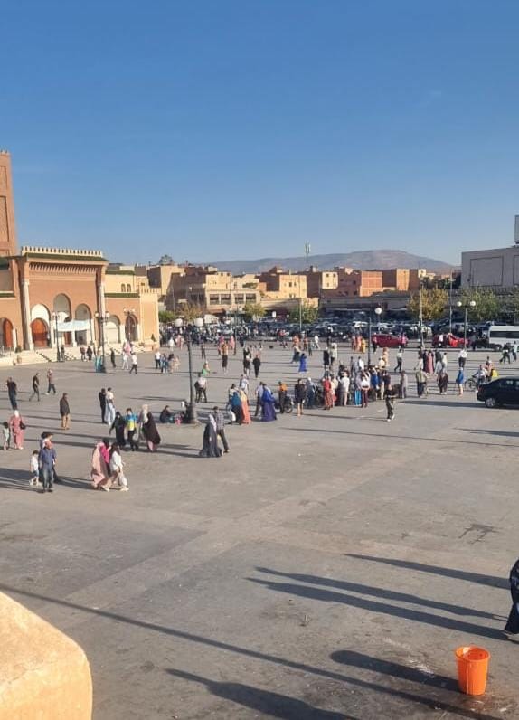 وجدة تستعيد رونقها: حملة واسعة لتحرير ساحة سيدي عبد الوهاب من الفوضى