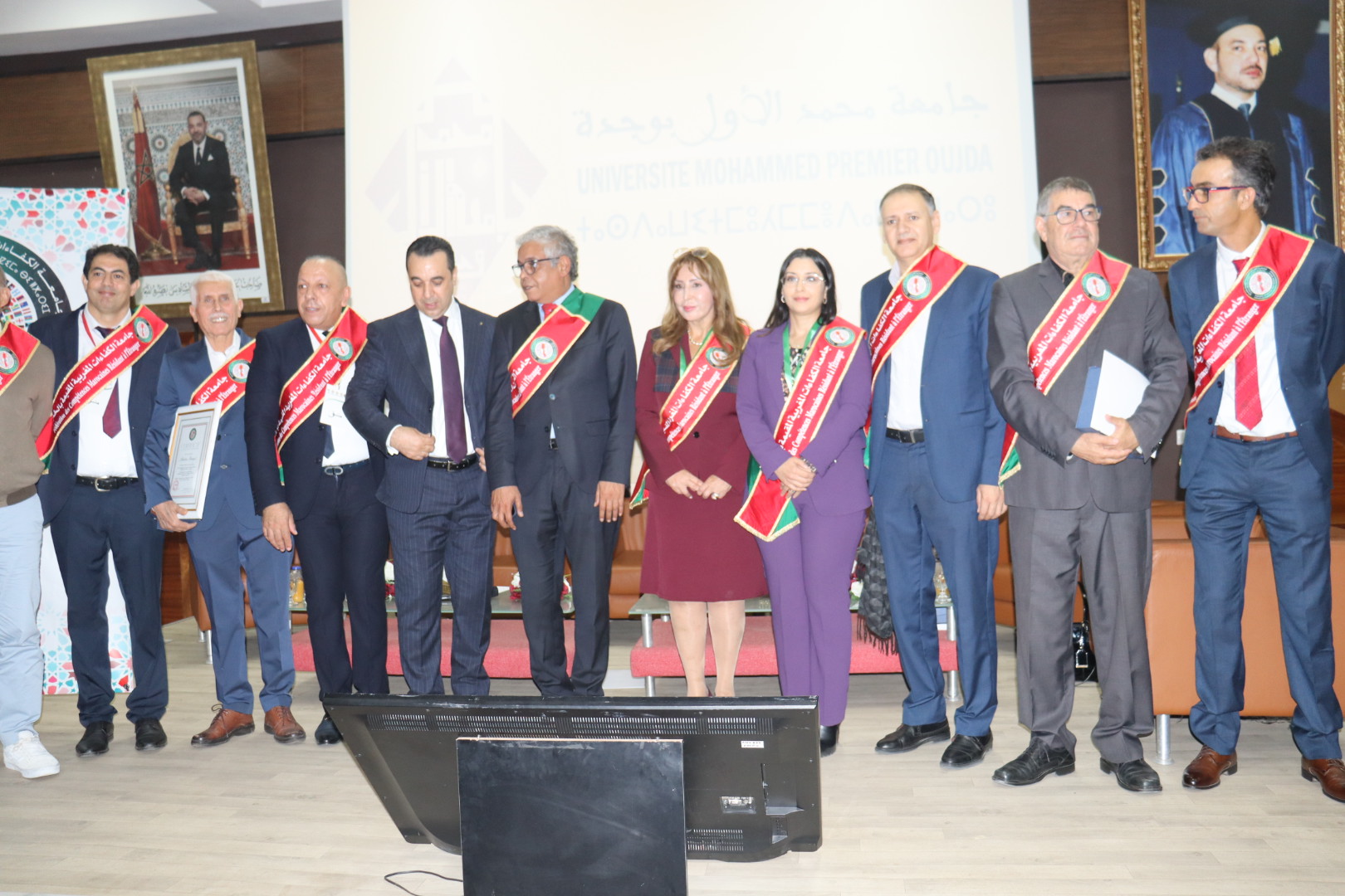 ندوة علمية تُبْرِزُ دَوْرَ الكفاءات المُنتجة والشخصيات الوطنية والعربية والافريقية التي تَخَرَّجَتْ من جامعة وجدة (صور)