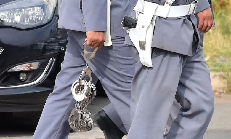 اعتراض شاحنتين من الحجم الكبير محملتين بأطنان من الاسمنت المدعم،