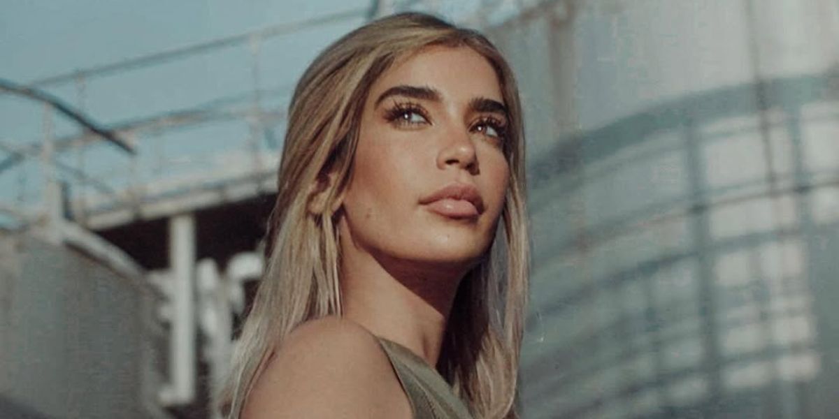 كريمة غيث تشوق جمهورها لأحدث أعمالها الغنائية المصورة