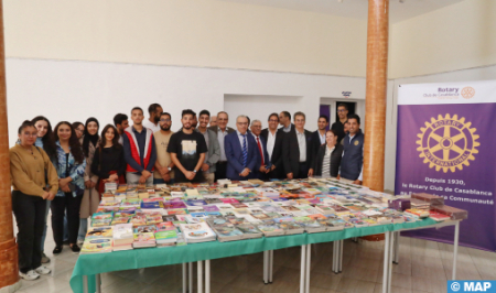 الداخلة.. منح هبة عبارة عن معدات معلوماتية ومجموعة من الكتب لفائدة الشباب