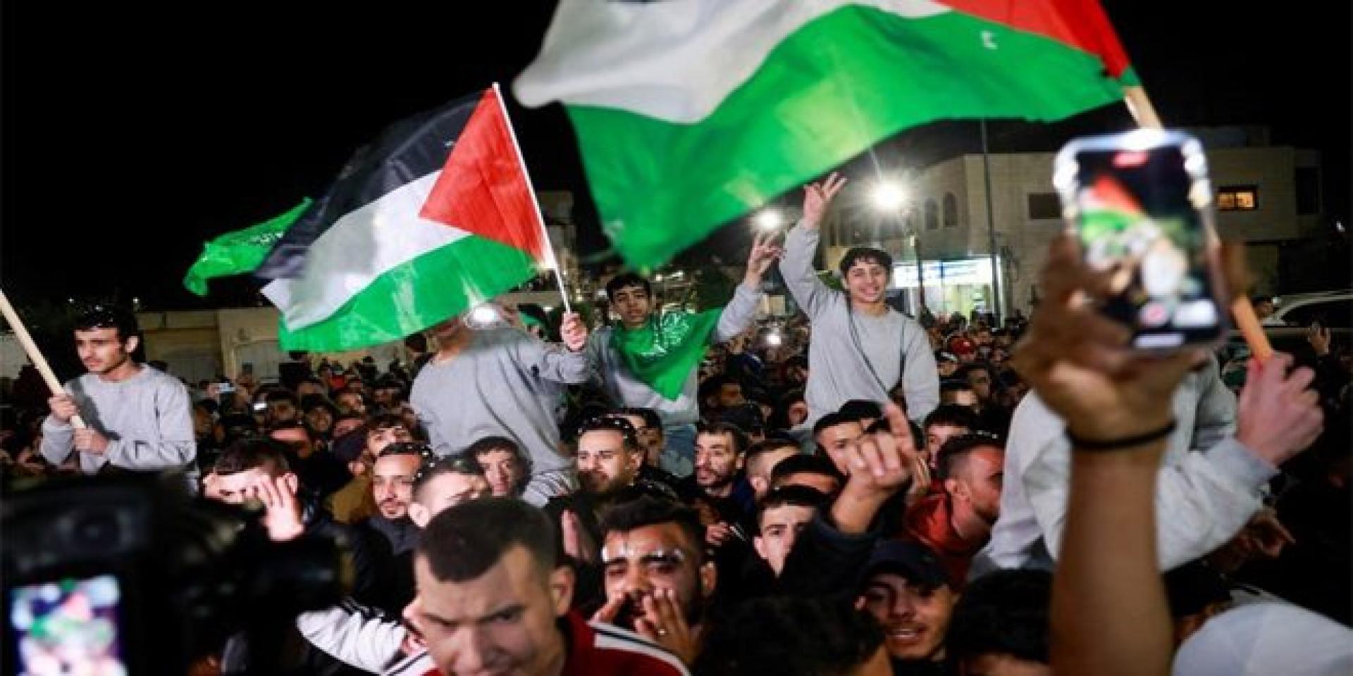 أسرى فلسطينيون يعانقون الحرية في صفقة تبادل تاريخية