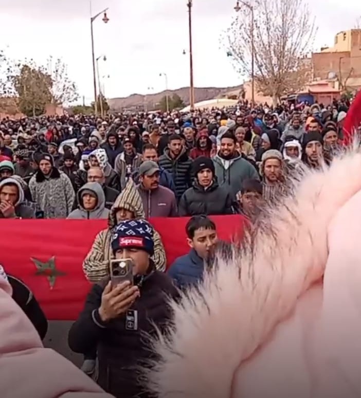 جرادة: احتجاجات السكان “ما مخلصينش.. الماء والضو ما مخلصينش” والشركة الجديدة تفرض قانونها (صور)