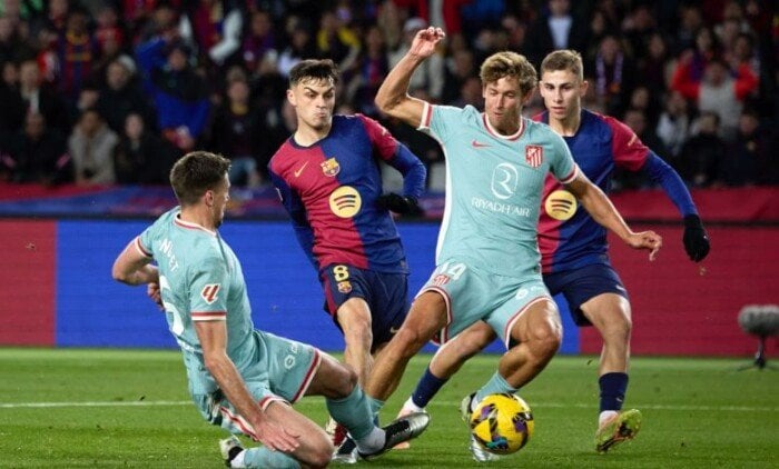 دراما كروية: برشلونة وأتلتيكو مدريد يتعادلان بـ4-4 في نصف نهائي كأس ملك إسبانيا