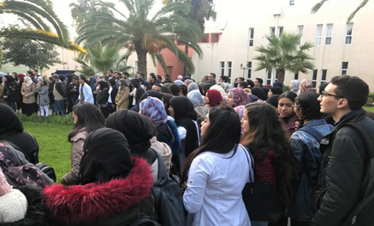 طلاب الإجازة في التربية يلوحون بالاحتجاج بسبب تأخر صرف التعويضات