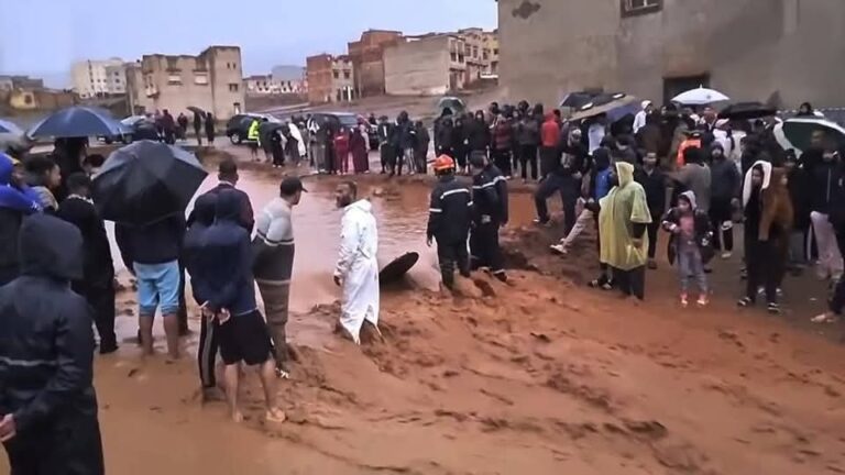 انتشال جثة الطفلة التي جرفتها السيول في بركان