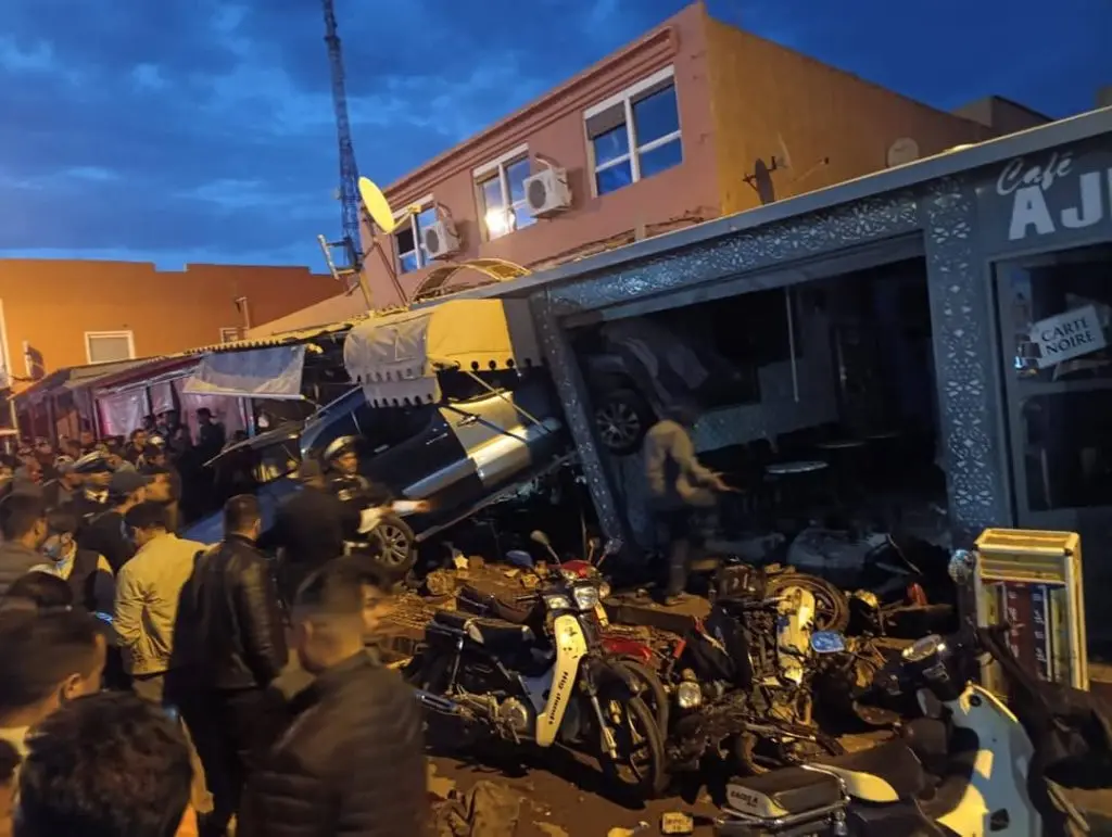 سيارة تداهم مقهى بجرادة وتخلّف قتيلاً و8 جرحى