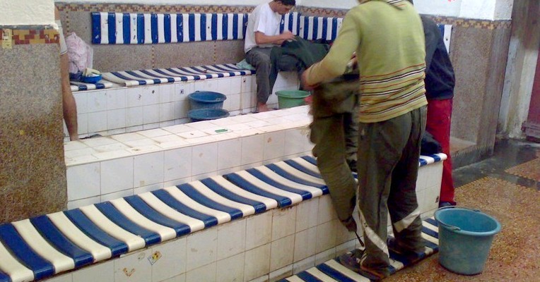 حمامات السراغنة تختنق.. والعاملون يصرخون: أنقذونا من الإفلاس!