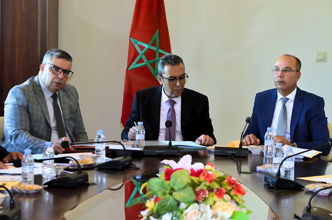 المجلس الإقليمي لتاوريرت يعقد دورة استثنائية ويصادق على اتفاقيات شراكة هامة
