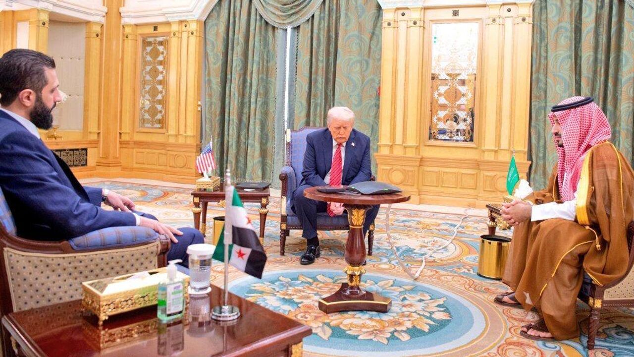 ترامب يلتقي رئيس سوريا المؤقت ويدعوه للتطبيع مع إسرائيل
