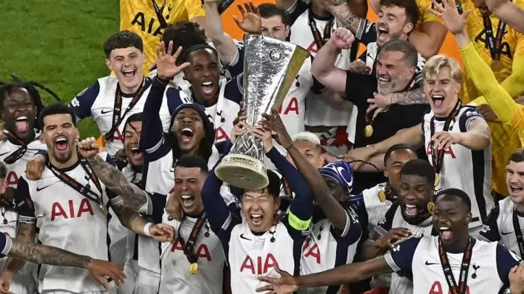 توتنهام بطلاً للدوري الأوروبي ومانشستر يونايتد يودع موسماً كارثياً