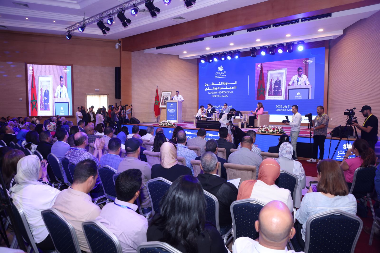 بنسعيد: انسجام الأغلبية لا ينفي الاختلافات… وحكومة المونديال رهينة بتحقيق التنمية الشاملة