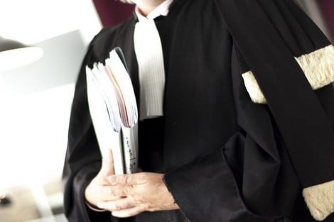 اتهامات بشراء شهادة ماستر تدفع نقيب محامين سابق إلى القضاء