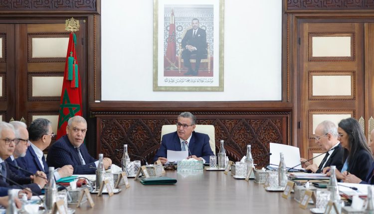 أخنوش يدعو إلى تعبئة شاملة لتنزيل مرسوم العقوبات البديلة