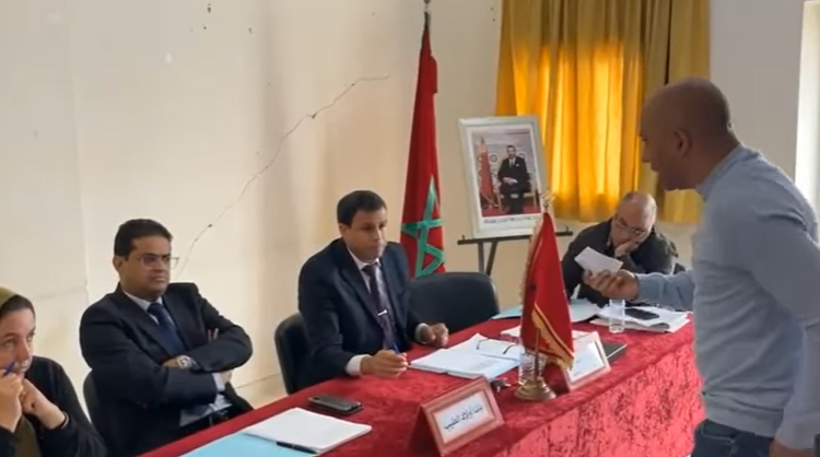 فضيحة رشوة تهز جماعة أولاد الطيب بفاس.. مستشار يتهم الرئيس بمنحه “شيك 4 مليون”