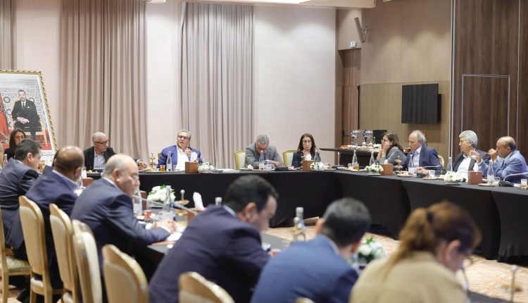 أخنوش يقود اجتماع “الأحرار” في أكادير.. إشادة بموقف لندن ودعوة لتعزيز الجهوية