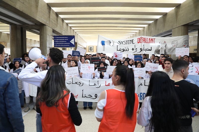 غضب طلابي في كلية طب الأسنان: مطالب بإصلاح التكوين الطبي ووقف التهميش