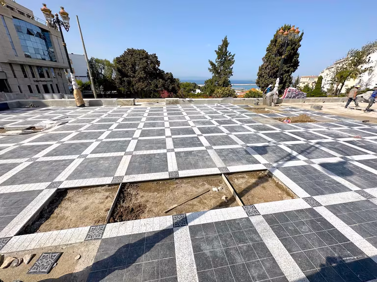 طنجة تعيد الحياة إلى ساحة “سور المعكازين”: مشروع تأهيلي يعيد الاعتبار لمعلمة تاريخية