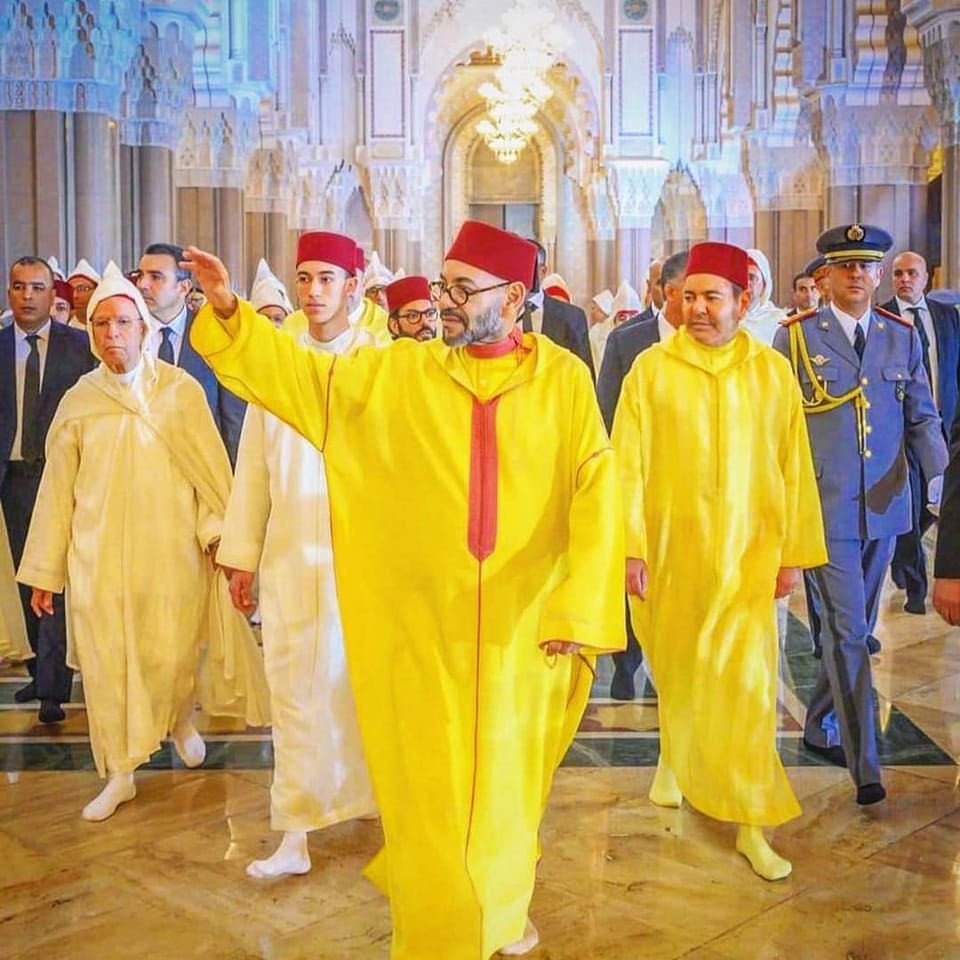 أمير المؤمنين الملك محمد السادس يؤدي صلاة عيد الأضحى بمسجد الحسن الثاني في تطوان