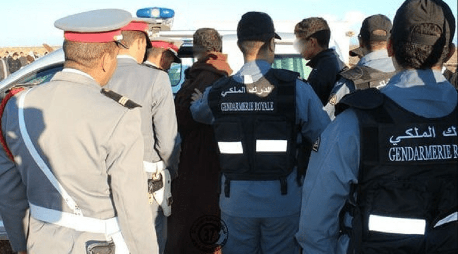 ضبط عمال متلبسين بسرقة أسلاك كهربائية من محيط الملعب الكبير
