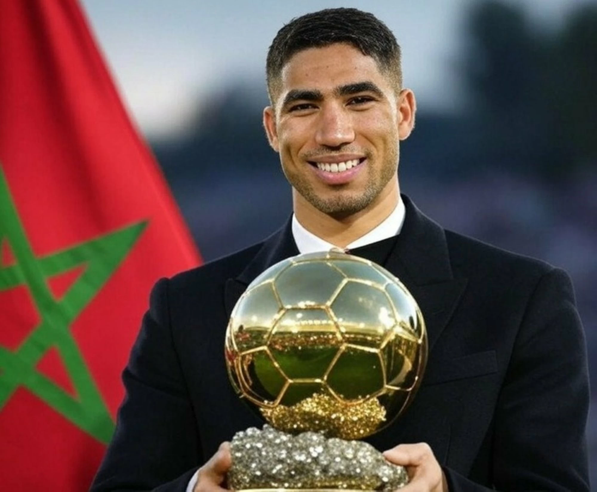 أشرف حكيمي ينافس ميسي ومبابي وصلاح على الكرة الذهبية 2025