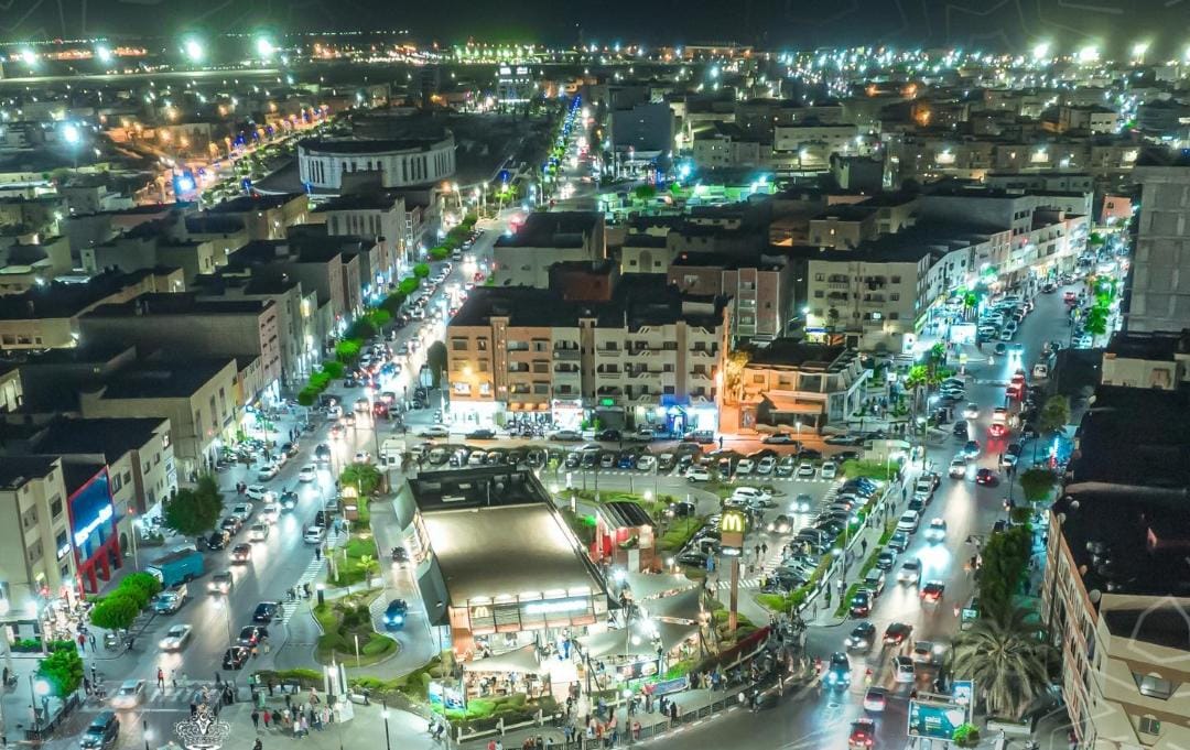 العيون تعتمد مصابيح LED فائقة القدرة لتحديث الإنارة بالقرية الرياضية