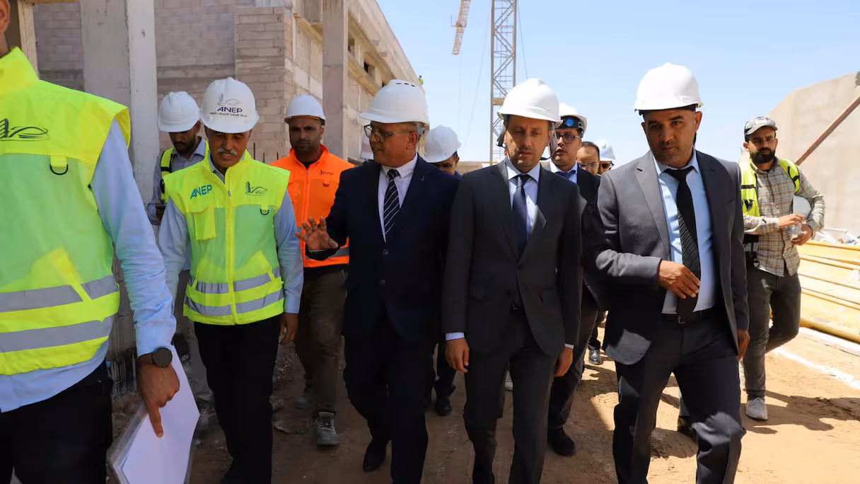 مشاريع صحية كبرى ترى النور في العيون وطرفاية لتعزيز العرض الاستشفائي
