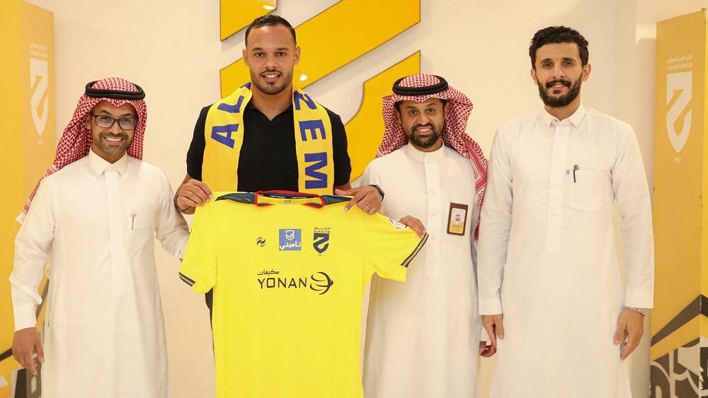 بوطويل يرحل عن الوداد ويوقع للحزم السعودي في صفقة انتقال حر