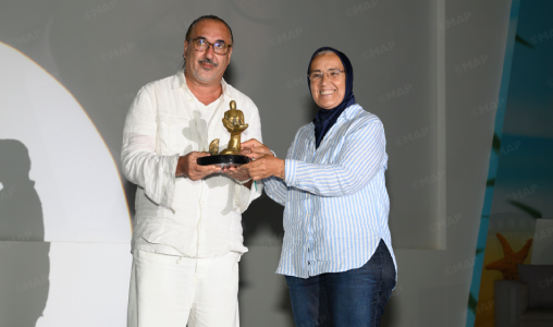 عادل الفاضلي يتوج بالجائزة الكبرى بمهرجان «سيني بلاج» عن فيلم «أبي لم يمت»