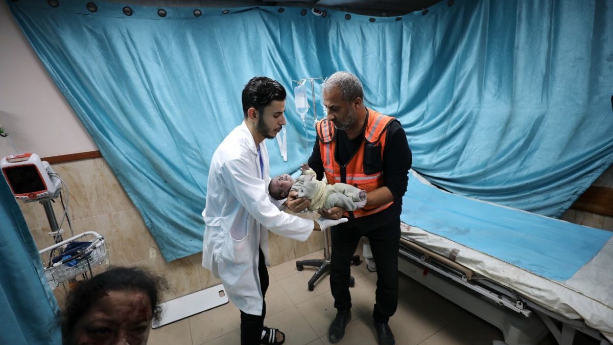 اليوم729 : المستشفيات تنهار وغزة تحت النار