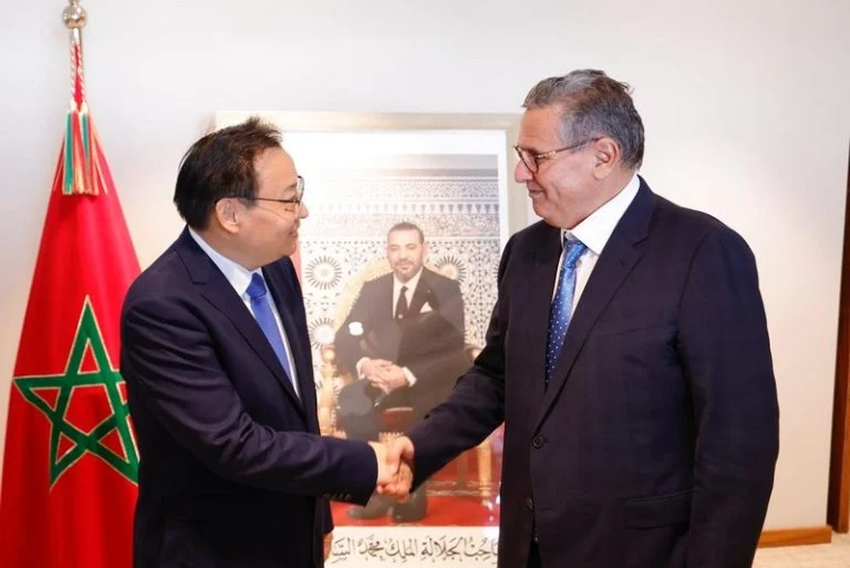 المغرب يعزّز شراكته مع الصين.. لقاء بين أخنوش ومسؤولي مقاطعة “آنهوي” لبحث الاستثمار والطاقة الخضراء