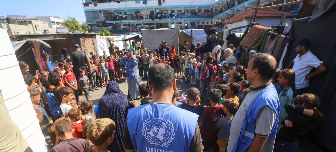 الأونروا تحذر: غزة على حافة الانهيار الإنساني وسط منع دخول المساعدات