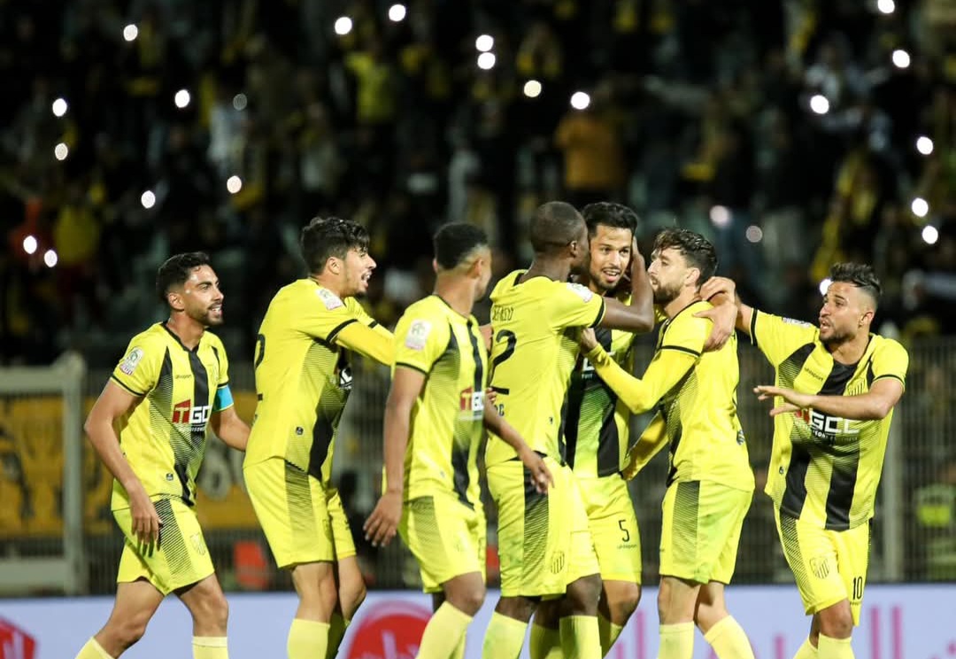 المغرب الفاسي يكتسح أولمبيك آسفي برباعية ويتربع على صدارة البطولة