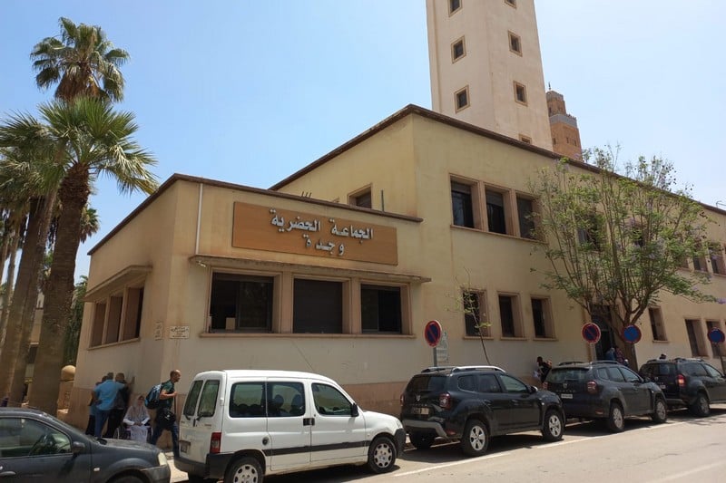 ملف مواقف السيارات بوجدة يفجر جدلا جديدا.. نائب رئيس الجماعة يدق ناقوس الخطر ويطالب بوقف الاستغلال غير القانوني