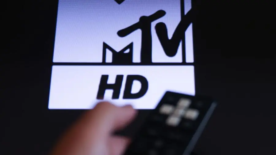 شعار قناة MTV مع خلفية موسيقية يرمز إلى إغلاق القنوات الدولية