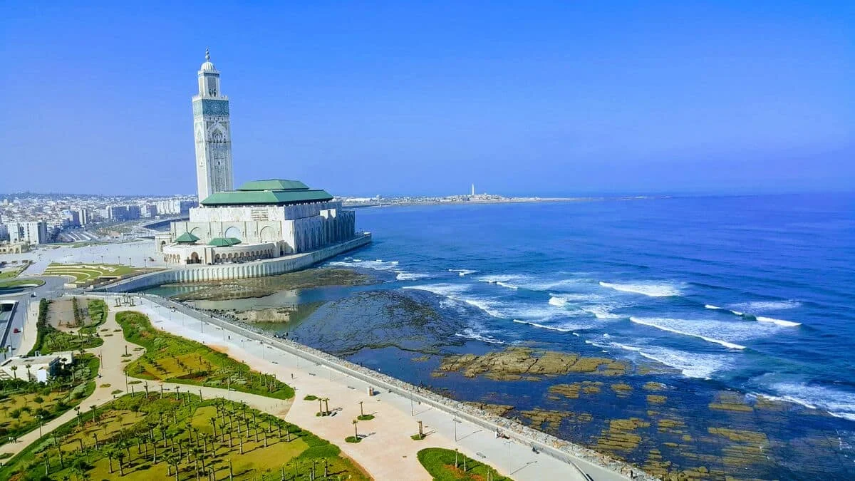 المغرب يسجل رقمًا قياسيًا في السياحة لعام 2025 بزيارة 16.6 مليون سائح حتى نهاية أكتوبر، معززا مكانته كوجهة سياحية رائدة.