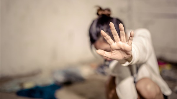 الحكم بسجن أستاذ 6 أشهر في قضية هتك عرض تلميذة قاصر بفاس يثير غضب “ماتقيش ولدي”
