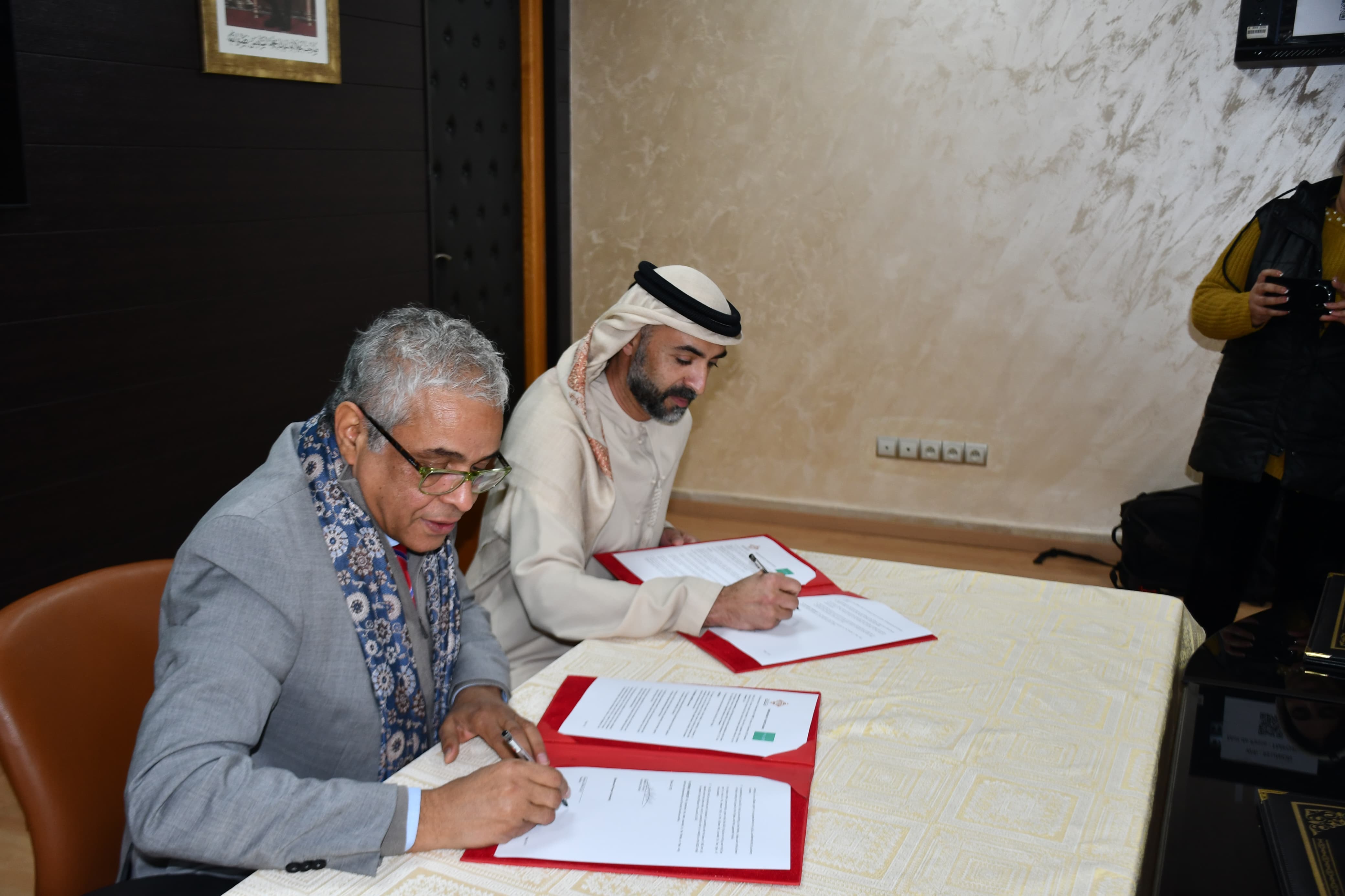 وفد إماراتي من منصة “FYLER” يختار جامعة وجدة لمساعدة الطلبة والأساتذة في مجال الأبحاث المتعلقة بالذكاء الإصطناعي