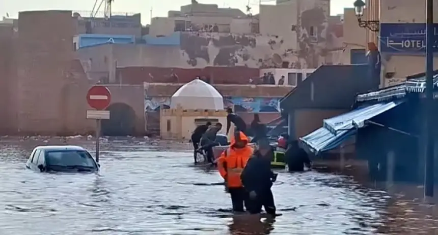 فيضانات آسفي: أحزاب ونقابات وحقوقيون يؤسسون لجنة تضامن ويطالبون بإعلان المدينة منطقة منكوبة
