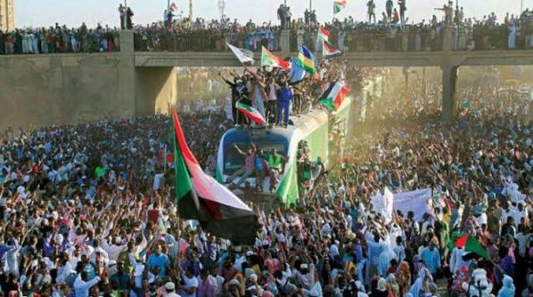 ذكرى ثورة ديسمبر تعيد الحراك في السودان وسط تصعيد عسكري للدعم السريع