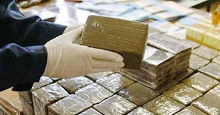 إحباط تهريب أزيد من 8 أطنان من الشيرا داخل شاحنة مغربية كانت متجهة إلى أوروبا