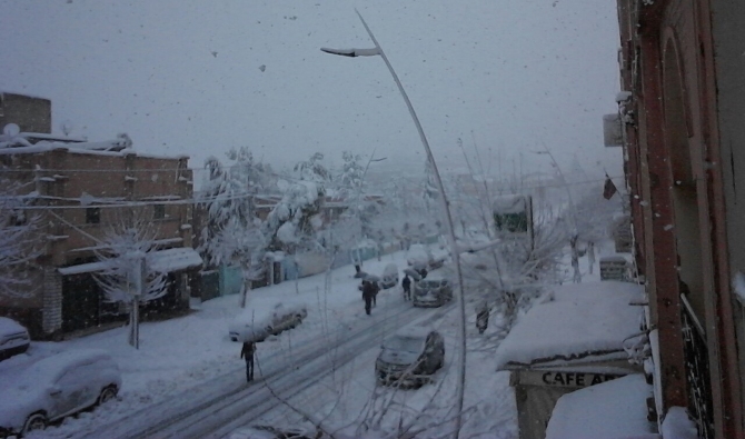 نشرة برتقالية: ثلوج قوية وأمطار رعدية ورياح عاتية بعدد من مناطق المغرب من 15 إلى 17 دجنبر
